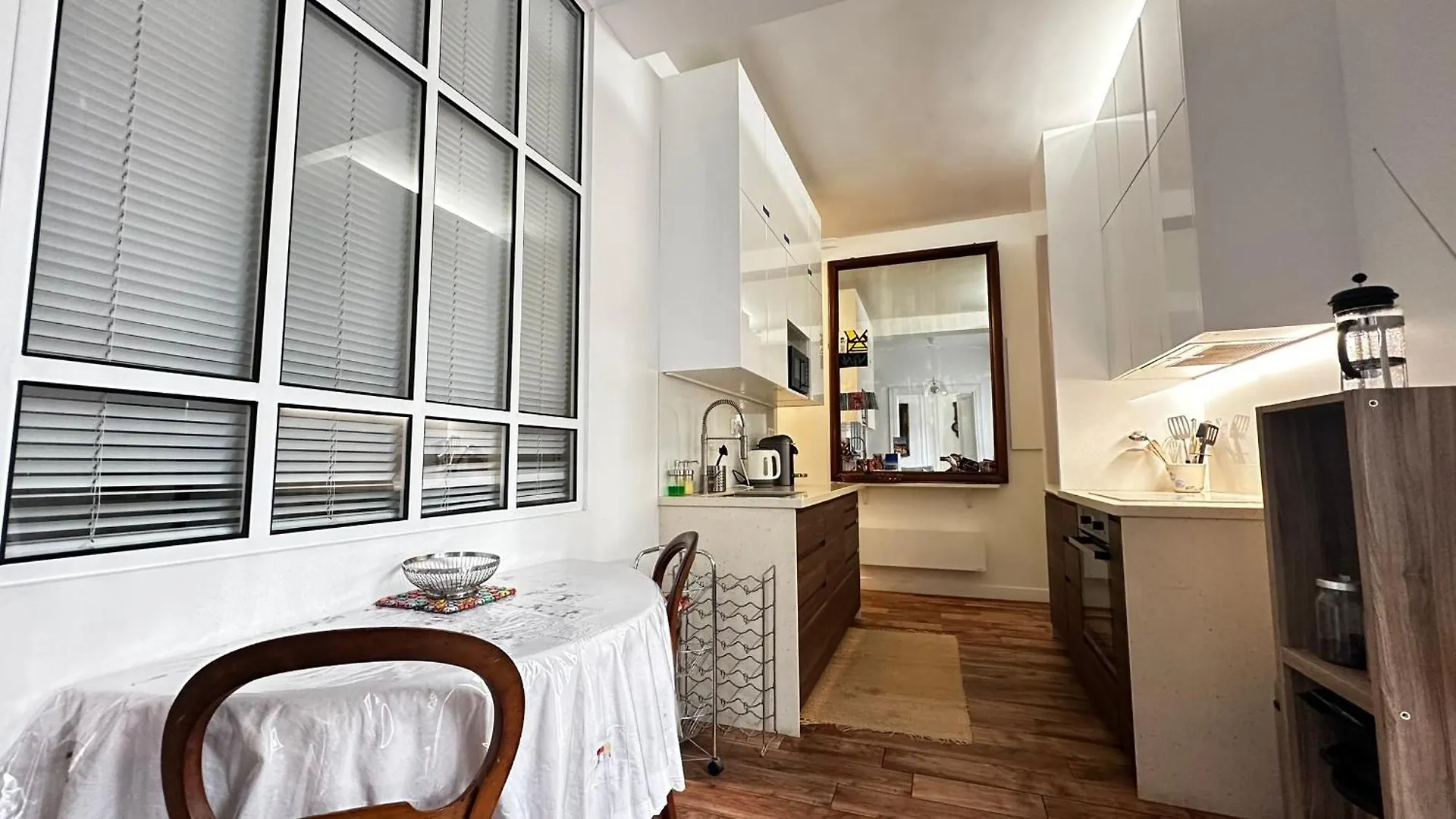 Chic 1 Room Apartment Near Louvre & Palais Garnier Paris France